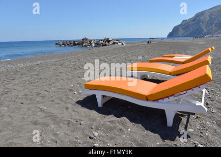 Kamari Black Beach Santorini Beds Umbrellas Stock Photo - Alamy