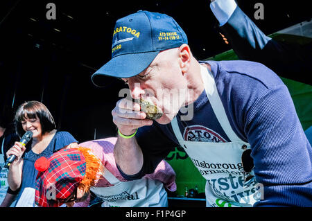 Hillsborough, Northern Ireland. 5 SEP 2015 - Amateurs attempt to eat 30 oysters in one minute at Hillsborough International Oyster Festival. Credit:  Stephen Barnes/Alamy Live News Stock Photo