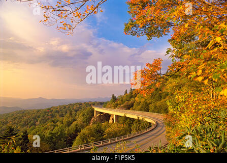 Linn Cove Viaduct, Blue Ridge Parkway, Grandfather Mountain, North Carolina, USA Stock Photo