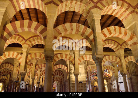 Double arches of white stone and red brick at the Hypostyle Prayer Hall in the Cordoba Cathedral Mosque Stock Photo