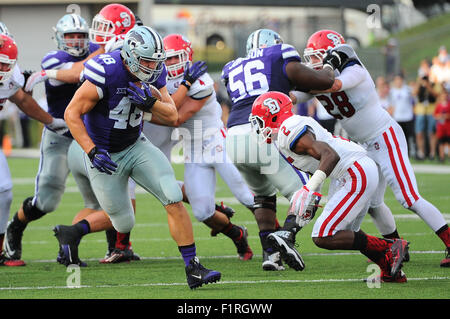 Manhattan, Kansas, USA. 05th Sep, 2015. Kansas State Wildcats fullback Glenn Gronkowski (48) carries the ball during the first half in action during the NCAA Football game between South Dakota Coyotes and Kansas State at Bill Snyder Family Stadium in Manhattan, Kansas. Kendall Shaw/CSM/Alamy Live News Stock Photo