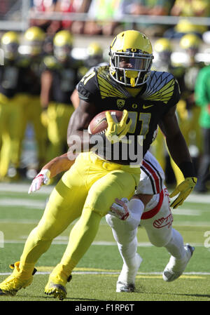 Autzen Stadium, Eugene, OR, USA. 5th Sep, 2015. Oregon running back Royce Freeman (21) during the NCAA football game between the Ducks and the Eastern Washington State Eagles at Autzen Stadium, Eugene, OR. Larry C. Lawson/CSM/Alamy Live News Stock Photo