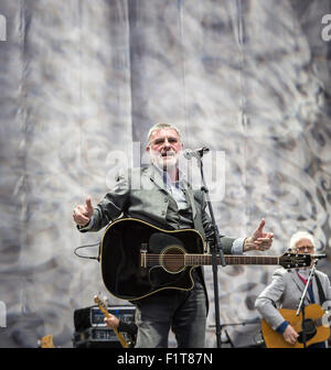 Ewhurst, Surrey, England, UK.  5th September 2015.  Steve Harley performs at the Rock 'n' Horsepower event held at Hurtwood Park Polo Club, Ewhurst, Surrey, UK.  The event was held in support of Prostate Cancer UK. Credit:  Graham Prentice/Alamy Live News Stock Photo