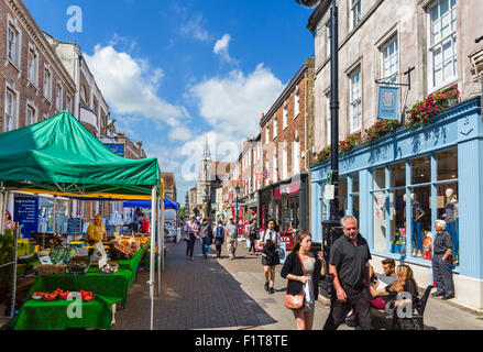 Shops and market stalls on Cornhill in the town centre, Dorchester, Dorset, England, UK Stock Photo