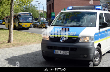 Berlin, Germany. 07th Sep, 2015. Busses carrying refugees, escorted by police, arrive at the Schmidt Knobelsdorf barracks in Berlin, Germany, 07 September 2015. Photo: BRITTA PEDERSEN/dpa/Alamy Live News Stock Photo