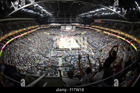 Berlin, Germany. 05th Sep, 2015. Viewers watch the European Championship basketball match between Spain and Serbia at the Mercedes-Benz-Arena in Berlin, Germany, 05 September 2015. Photo: RAINER JENSEN/dpa/Alamy Live News Stock Photo