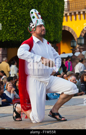 A DANCER performs in the Jardin or Central Square during the annual FOLK DANCE FESTIVAL - SAN MIGUEL DE ALLENDE, MEXICO Stock Photo