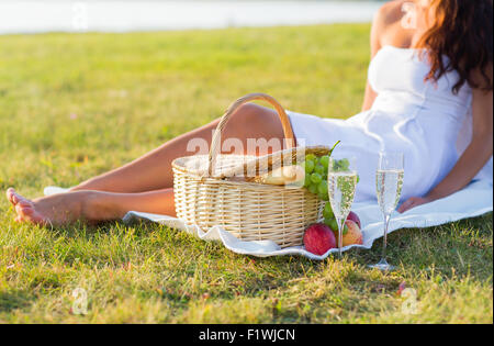 https://l450v.alamy.com/450v/f1wjcn/close-up-of-woman-with-food-basket-and-champagne-f1wjcn.jpg