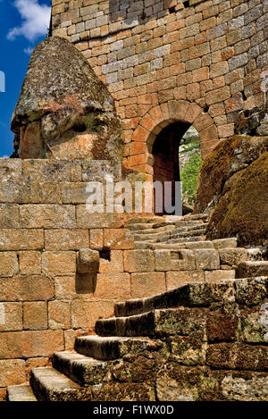 Portugal, Serra da Estrela: Entrance to the medieval castle of Sortelha Stock Photo
