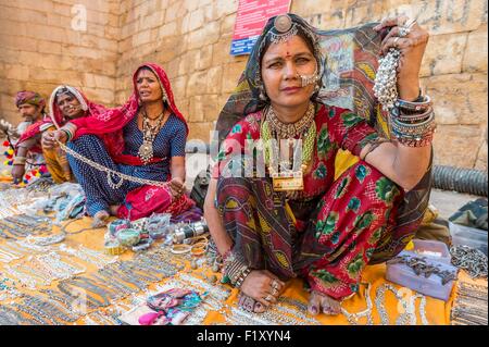 India, Rajasthan state, Jaisalmer, gipsy woman from the Thar desert Stock Photo