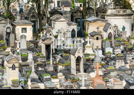 France, Paris, Pere Lachaise cemetery, graves around the crematorium at level of Rondeaux street Stock Photo