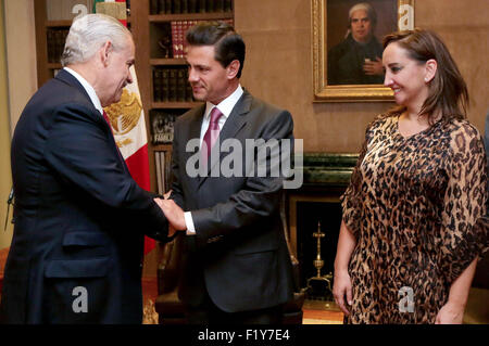 Mexico City, Mexico. 8th Sep, 2015. Image provided by Mexico's Presidency shows Mexican President Enrique Pena Nieto (C) shaking hands with Mexico's Ambassador in the United States of America Miguel Basanez Ebergenyi (L) in the presence of the Secretary of Foreign Affairs Claudia Ruiz Massieu (R) during their meeting in the Los Pinos Official Residence in Mexico City, capital of Mexico, on Sept. 8, 2015. Credit:  Mexico's Presidency/Xinhua/Alamy Live News Stock Photo