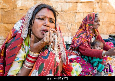 India, Rajasthan state, Jaisalmer, gipsy woman from the Thar desert Stock Photo