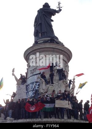 Je suis Charlie march in Paris. Crowds on the monument at Place de la République Stock Photo
