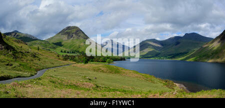 Wastwater panorama looking towards Yewbarrow, Great Gable and Scafell Stock Photo