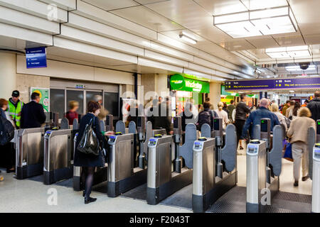 Ticket Barriers at Victoria Railway Station, London, UK Stock Photo - Alamy