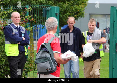 Shirebrook, Derbyshire, UK. 9 Sept 2015. Sports Direct workers are leafleted by Unite union members as they emerge from their shift at the company’s headquarters and warehouse in Shirebrook where the company today held its Annual General Meeting. The protest is part of a national day of action outside Sports Direct stores across the UK. Credit:  Deborah Vernon/Alamy Live News Stock Photo