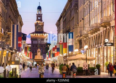 Italy, Lombardy, Milan, Castello Sforzesco (Sforza Castle), built in the 15th century by Duke of Milan Francesco Sforza, Torre del Filarete, tower built by architect Antonio di Pietro Averlino (or Averulino) also known as Filarete and street via Dante Stock Photo