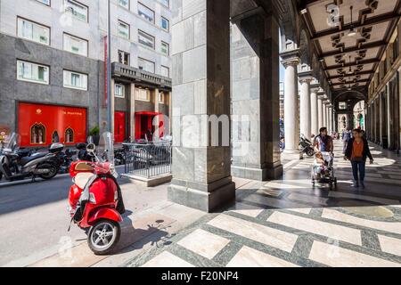 Italie, Lombardie, Milan, Court Corso Giacomo Matteotti and entrance of the hotel Boscolo Stock Photo