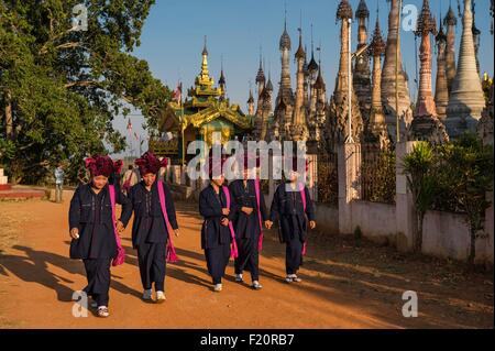Myanmar (Burma), Shan state, Pao's tribe, Kakku, young Pao girls wearing traditional costume during Kakku's pagoda festival Stock Photo