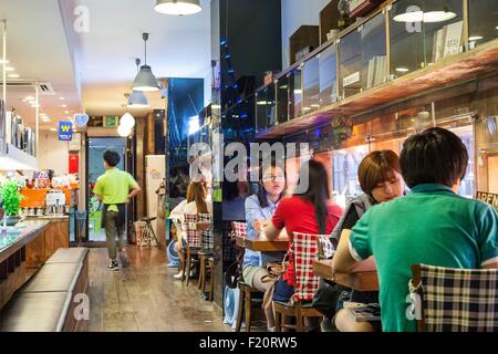 South Korea, Seoul, Jongno-gu, Insadong neighborhood, Ssamziegil shopping center opened in 2004, coffee Between Pages with books available Stock Photo