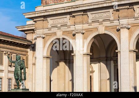 Italy, Lombardy, Milan, Corso di Porta Ticinese, Basilica of Saint Lawrence (Chiesa di San Lorenzo Maggiore) Renaissance style built in the 4th century and rebuilt in the 18th century statue of the Roman emperor Constantine Stock Photo