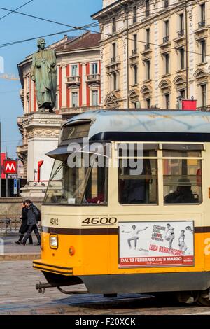 Italy, Lombardy, Milan, Piazza Cordusio, tram to the bottom with the statue of the Italian poet Giuseppe Parini (1729-1799)
