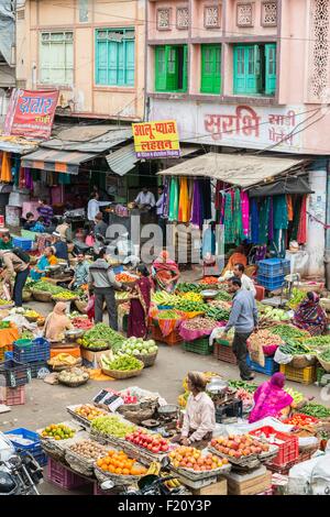 India, Rajasthan state, Udaipur, the fruit and vegetable market Stock Photo