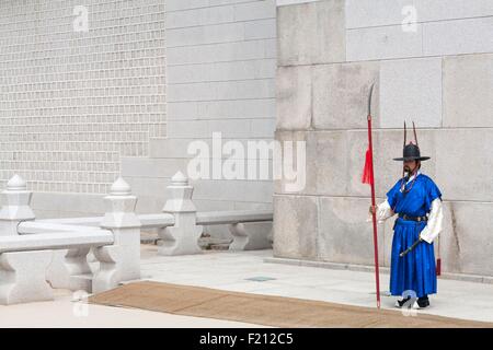 South Korea, Seoul, Jongno-gu, Gwanghwamun Gate Gwanghwa Gyeongbokgung Royal Palace, Babysitting Stock Photo