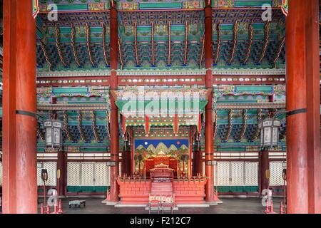 South Korea, Seoul, Jongno-gu, Gyeongbokgung Palace, royal palaces built during the Joseon Dynasty, throne room (Geunjeongjeon) Stock Photo