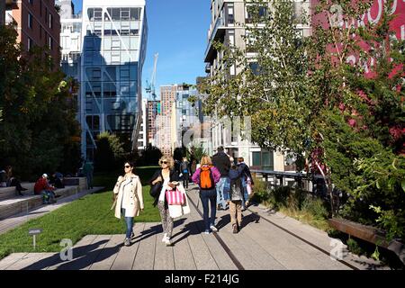 United States, New York, Manhattan, Meatpacking district, tree-lined walkway, High Line on a former railway line Stock Photo