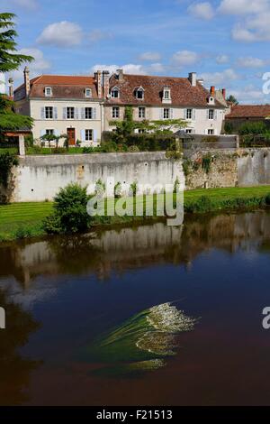 France, Vienne, Saint Savin sur Gartempe, houses on the banks of the Gartempe