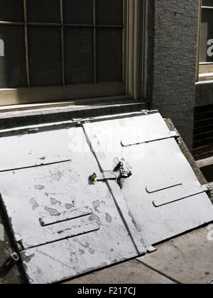 Doors entrance cellar basement hi res stock photography and images