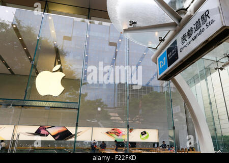 Apple's sign on display outside its store in Omotesando on September 10, 2015, Tokyo, Japan. Even after Apple CEO Tim Cook announced their new products iPad Pro, iPhone 6s, iPhone 6s Plus and Apple TV on September 9, 2015, hardcore Japanese fans were nowhere to be seen outside the principal stores in Ginza and Omotesando. This could be because of heavy rain that hit Japan this week caused by typhoon Etau, or perhaps Apple fans are now less excited by this clockwork new release cycle. In Australia the media already reported that the first Apple fan had set up a tent in front of the store in Syd Stock Photo