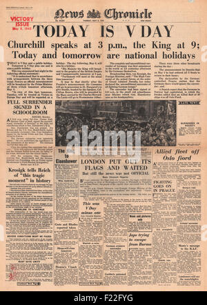 1945 News Chronicle front page reporting VE Day Stock Photo