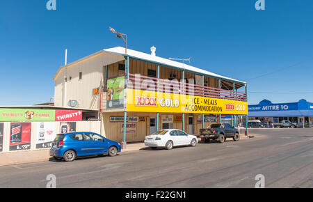 Street in Cloncurry, Queensland, Australia, with cars parked in front of the historic pub 'Central Hotel' Stock Photo