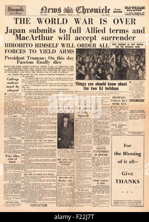 1945 front page News Chronicle reporting the end of World War Two and VJ Day Stock Photo