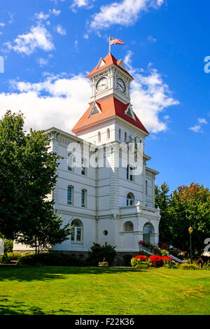 The Benton County Courthouse built in 1888 and located between NW 4th St and Jackson and Monroe Sts in Corvalis Oregon. Stock Photo