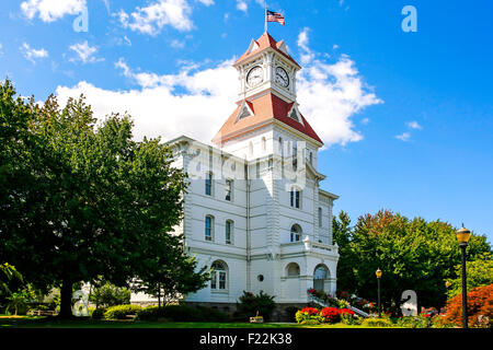 The Benton County Courthouse built in 1888 and located between NW 4th St and Jackson and Monroe Sts in Corvalis Oregon. Stock Photo