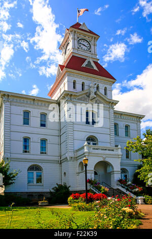 The Benton County Courthouse built in 1888 and located between NW 4th St and Jackson and Monroe Sts in Corvalis Oregon. Stock Photo