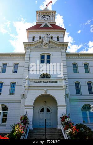 The Benton County Courthouse built in 1888 and located between NW 4th St and Jackson and Monroe Sts in Corvalis Oregon. Stock Photo