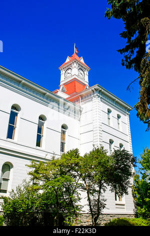 The Benton County Courthouse built in 1888 and located between NW 4th St and Jackson and Monroe Sts in Corvalis Oregon. Stock Photo