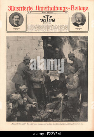 1915 Der Tag German Soldiers reading a French War report Stock Photo