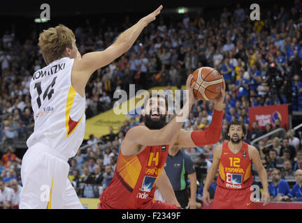 Berlin, Germany. 10th Sep, 2015. Spain's Nikola Mirotic attempts to shoot while Germany's Dirk Nowitzki (l) stops him during the FIBA EuroBasket 2015 Group B match between Germany and Spain at the Mercedes-Benz-Arena in Berlin, Germany, 10 September 2015. Credit:  dpa picture alliance/Alamy Live News Stock Photo