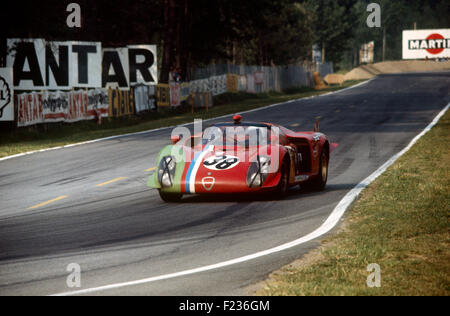 38 Claude Bourgoignie and Gustave Gosselin Alfa Romeo T33 entering Arnage Corner at Le Mans 5 June 1969 Stock Photo