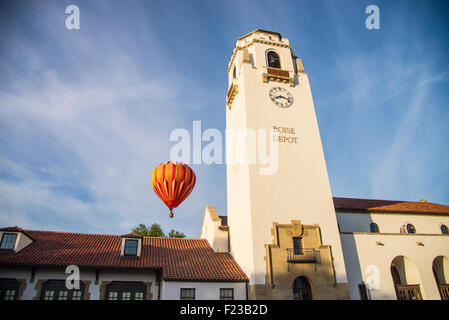 Union Pacific Boise Depot, Hot Air Balloon hovering over the Depot, Boise, Idaho USA Stock Photo