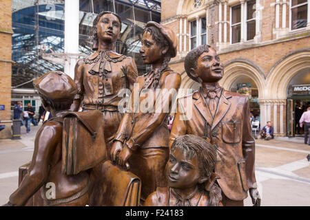 'Kindertransport - the arrival, a memorial by Frank Meisler at Liverpool Street Station in London, where trains of children fleeing from Nazi tyranny arrived in England, from which the children were sent to foster homes. Stock Photo