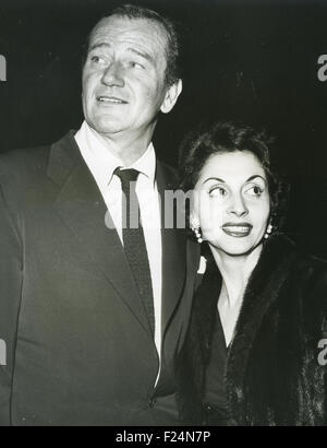 JOHN WAYNE with his wife Pilar Stock Photo - Alamy