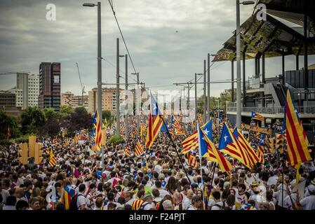 Sept. 11, 2015 - Thousands of Catalans in white shirts fill Barcelona's Meridiana Street waving flags as they rally on Catalonia's national day to claim the independence from Spain © Matthias Oesterle/ZUMA Wire/Alamy Live News Stock Photo