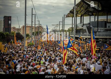 Sept. 11, 2015 - Thousands of Catalans in white shirts fill Barcelona's Meridiana Street waving flags as they rally on Catalonia's national day to claim the independence from Spain © Matthias Oesterle/ZUMA Wire/Alamy Live News Stock Photo